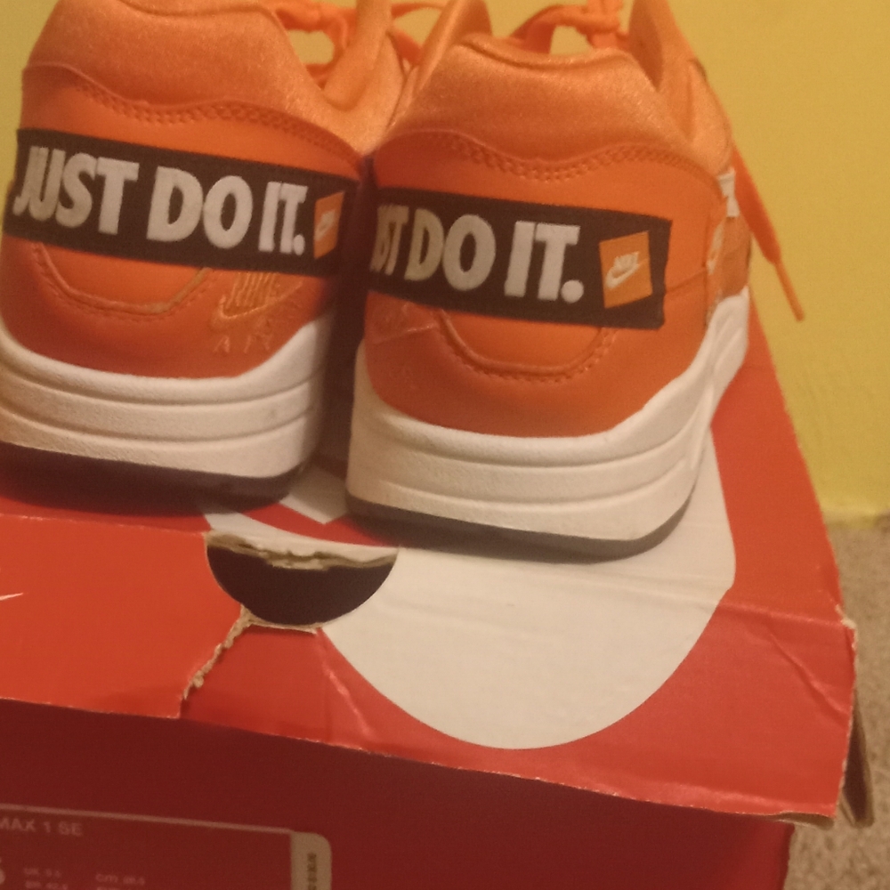 Nike Air Max 1 SE Orange Sneakers - Picture 6 of 6